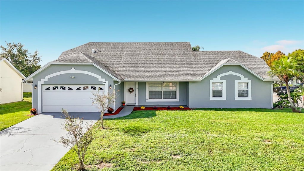 Photo of 5645 Loma Vista Court, Davenport, FL 33896 (MLS # L4965228)