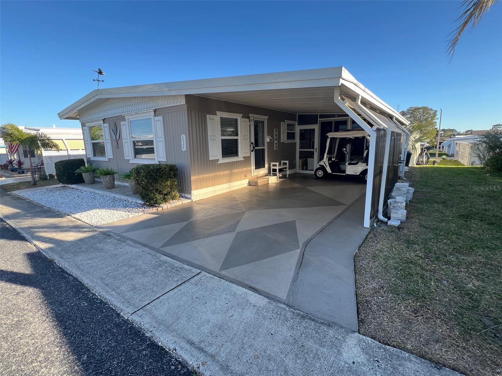 624 QUEEN PALM STREET