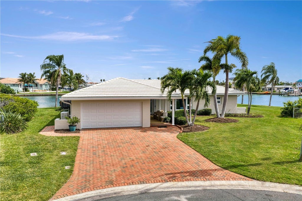 Photo of 11625 6th Street E, Treasure Island, FL 33706 (MLS # TB8556443)