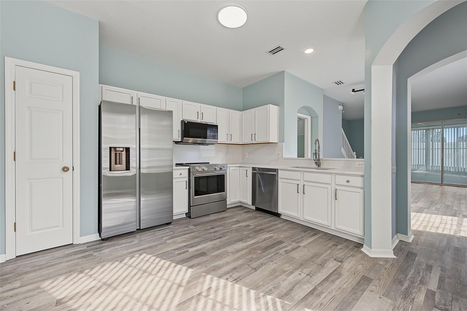 2555 NEWBERN DRIVE