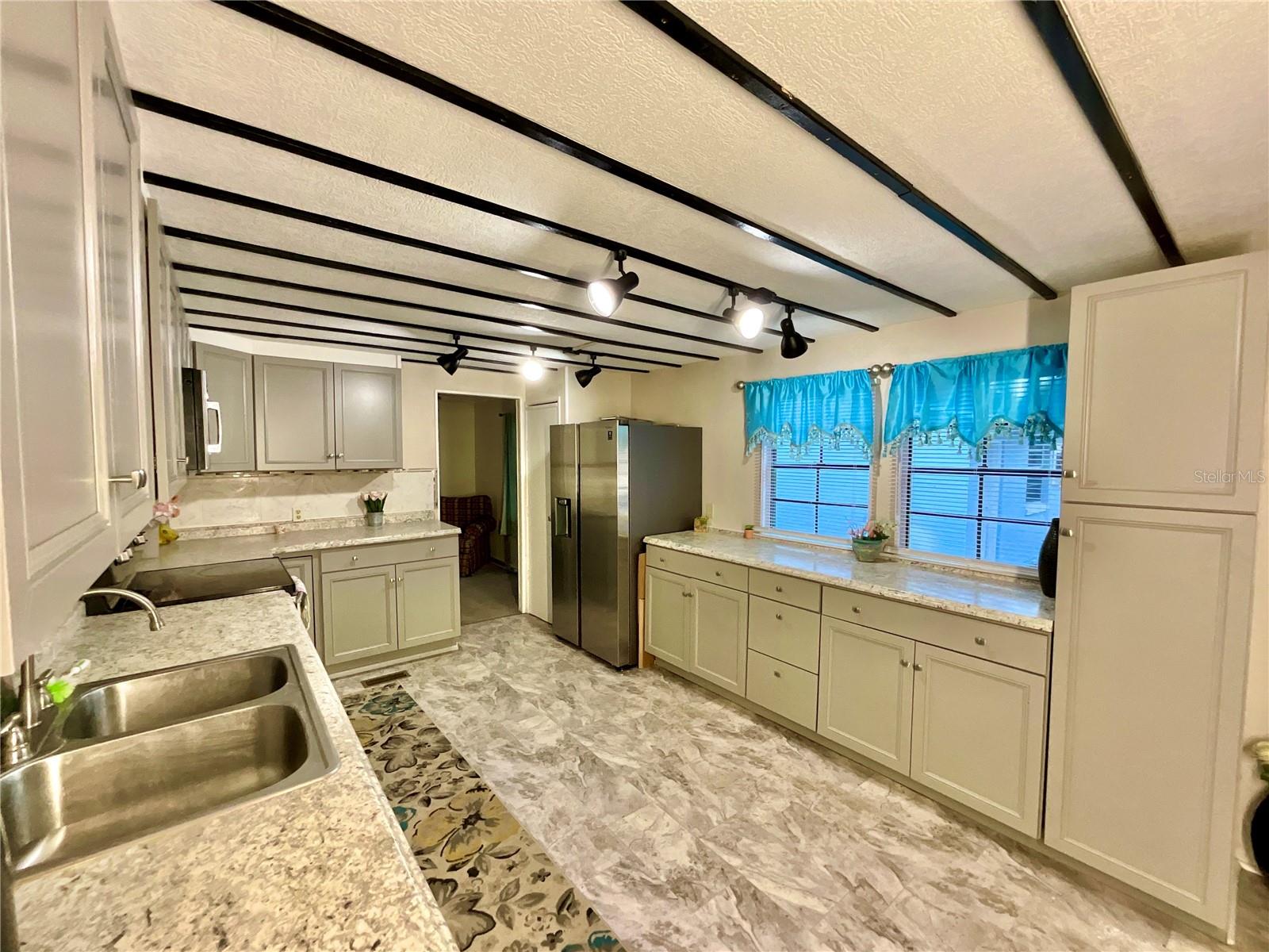 WEST LAKE MANOR - Residential