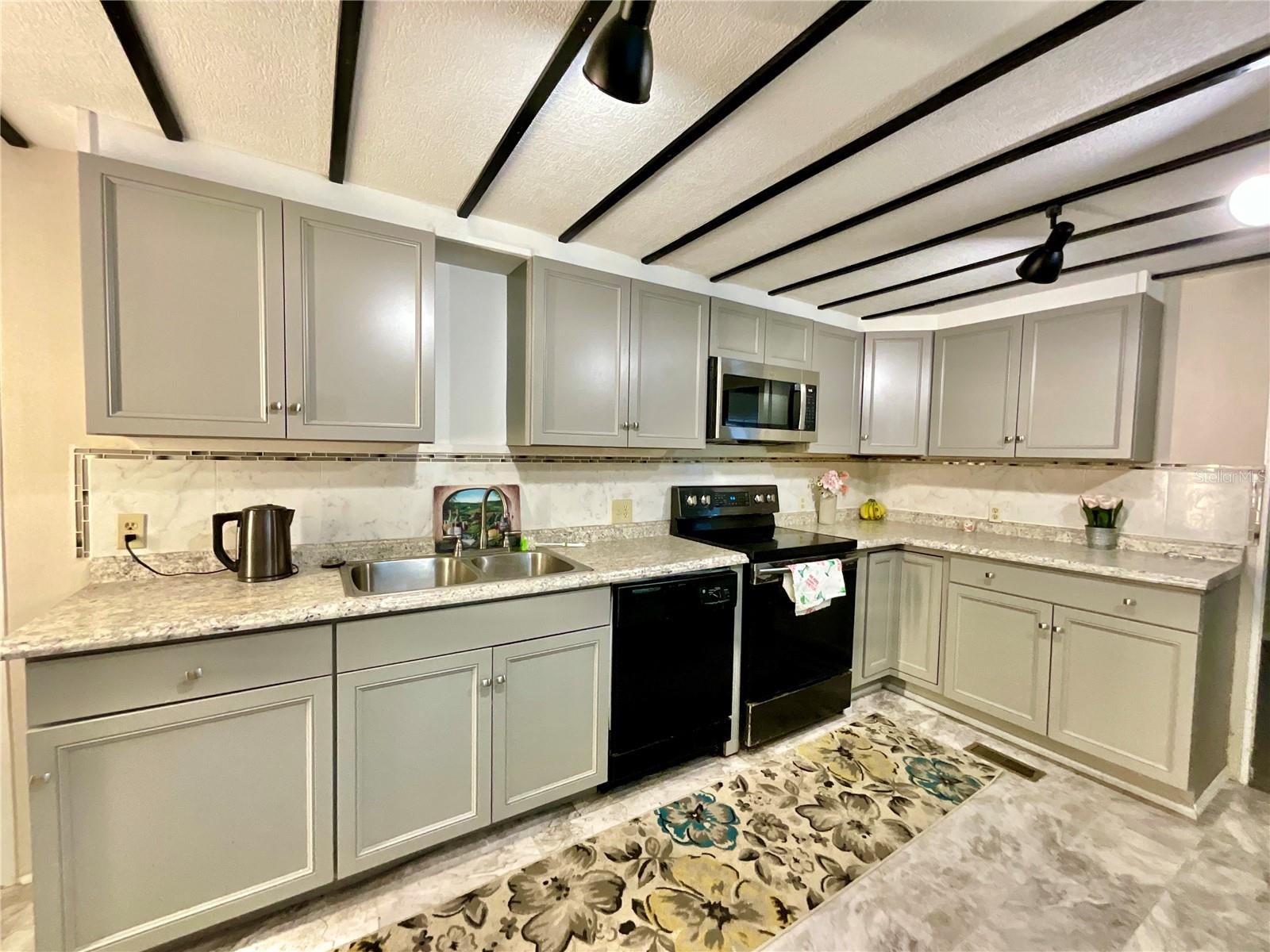 WEST LAKE MANOR - Residential