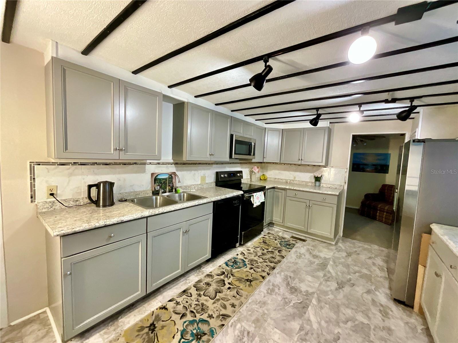 WEST LAKE MANOR - Residential