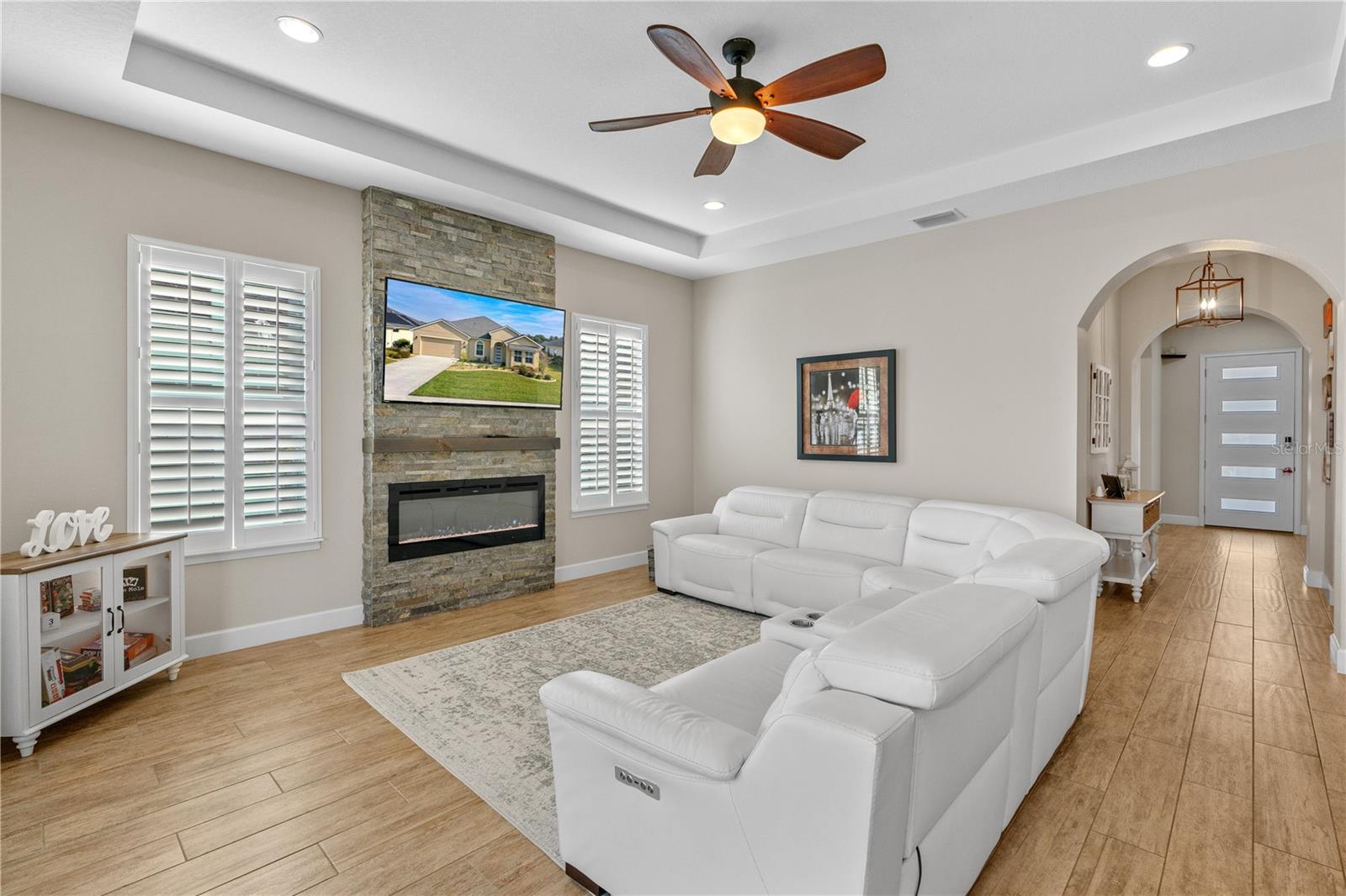 6871 FORKMEAD LANE