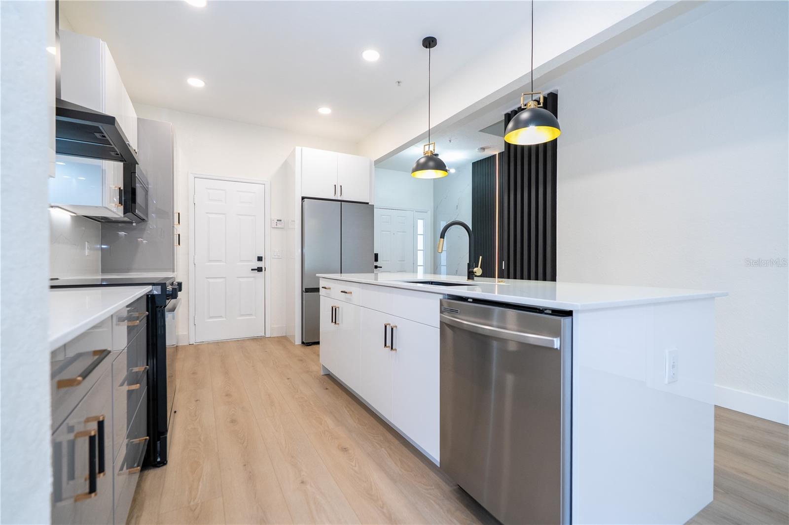 7022 CADIZ BOULEVARD