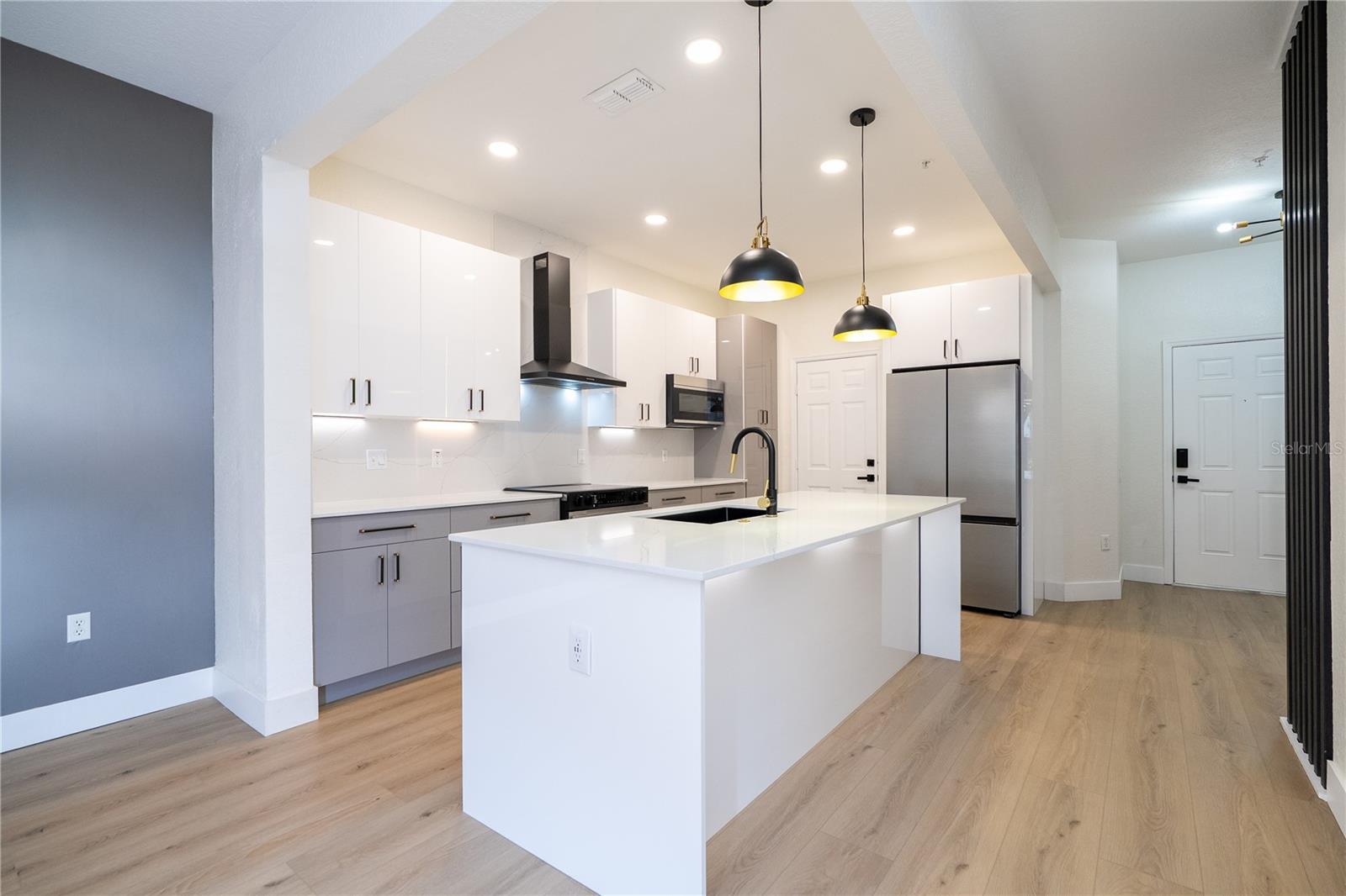 7022 CADIZ BOULEVARD