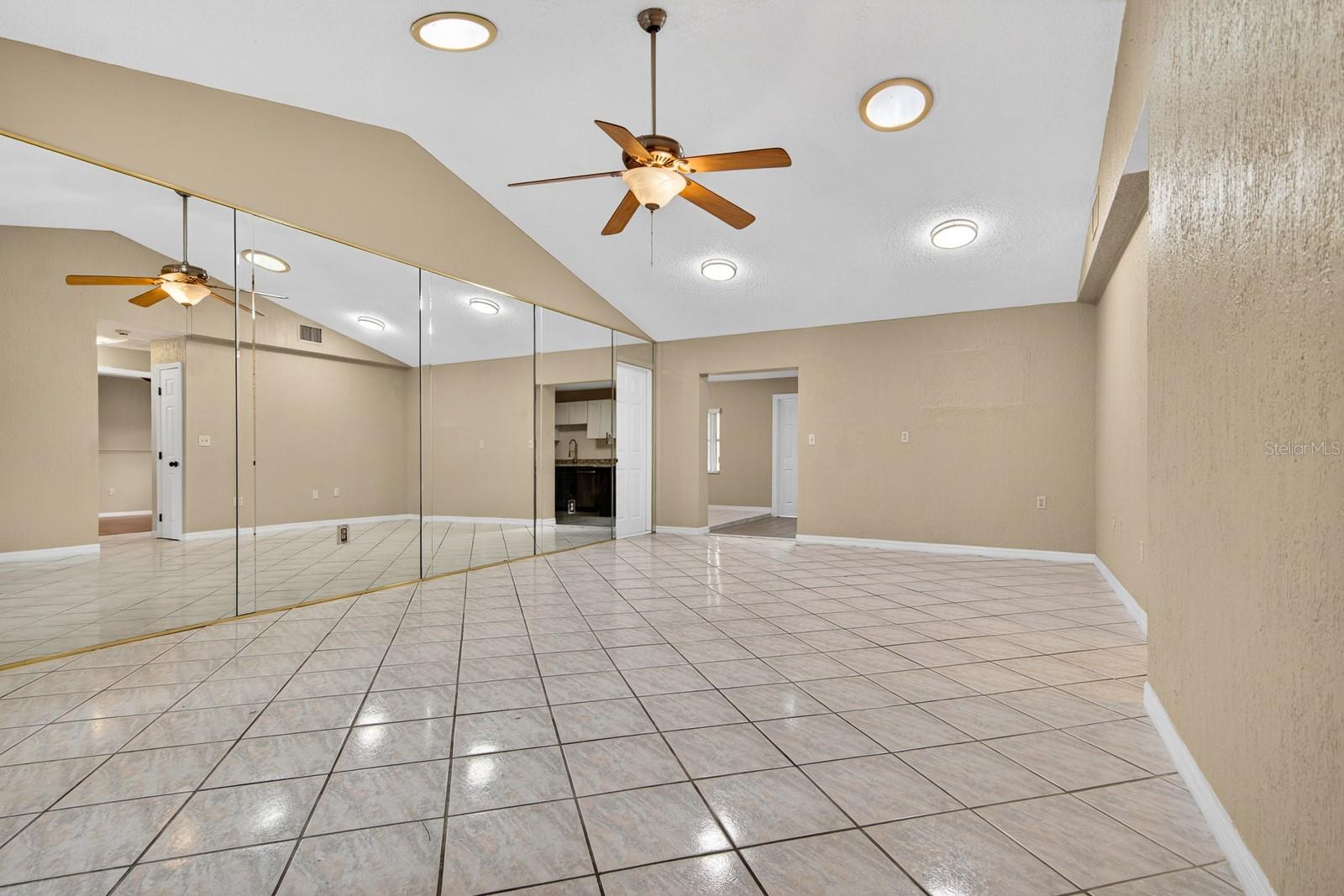 VENICE ESTATES 2ND ADD - Residential