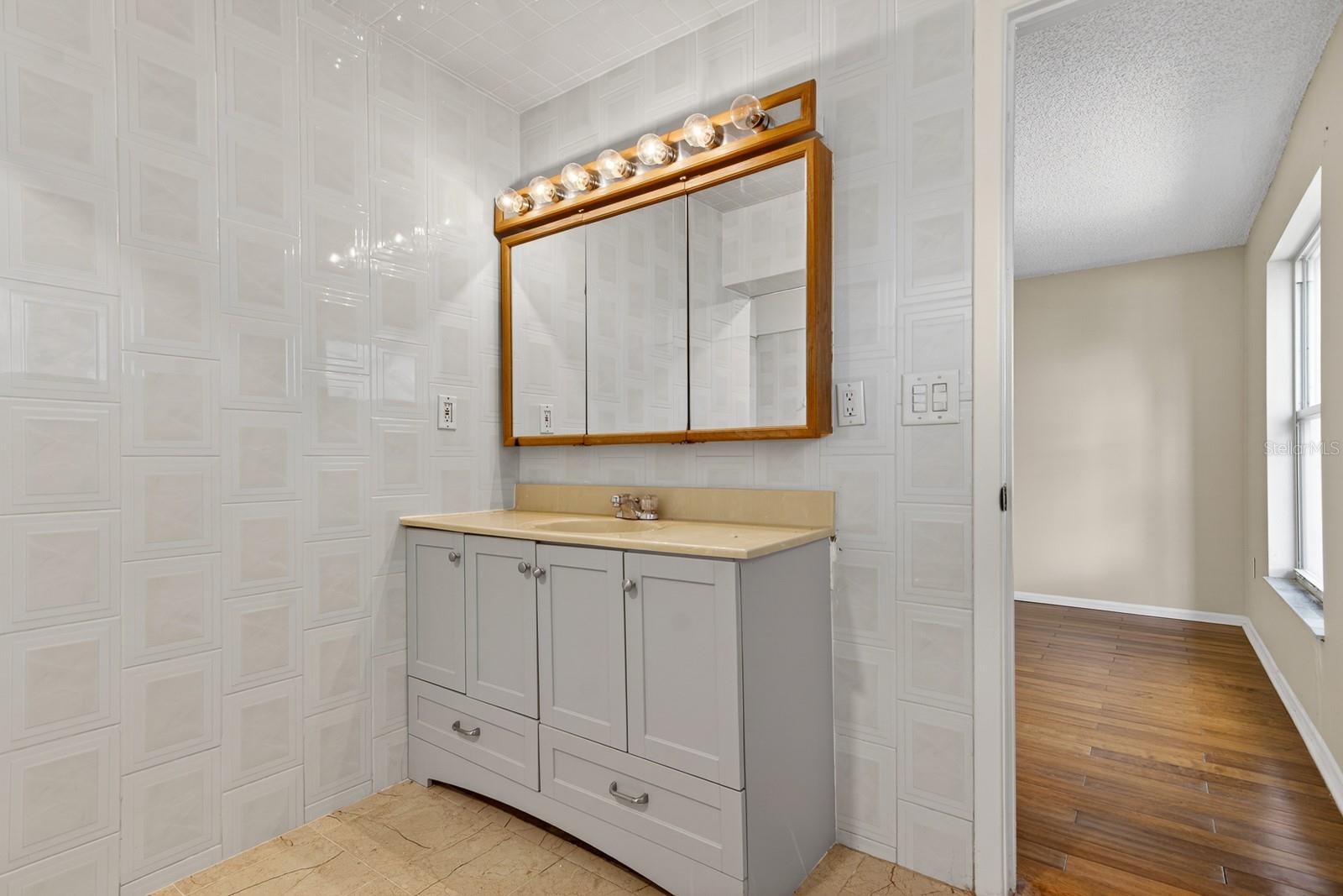 VENICE ESTATES 2ND ADD - Residential