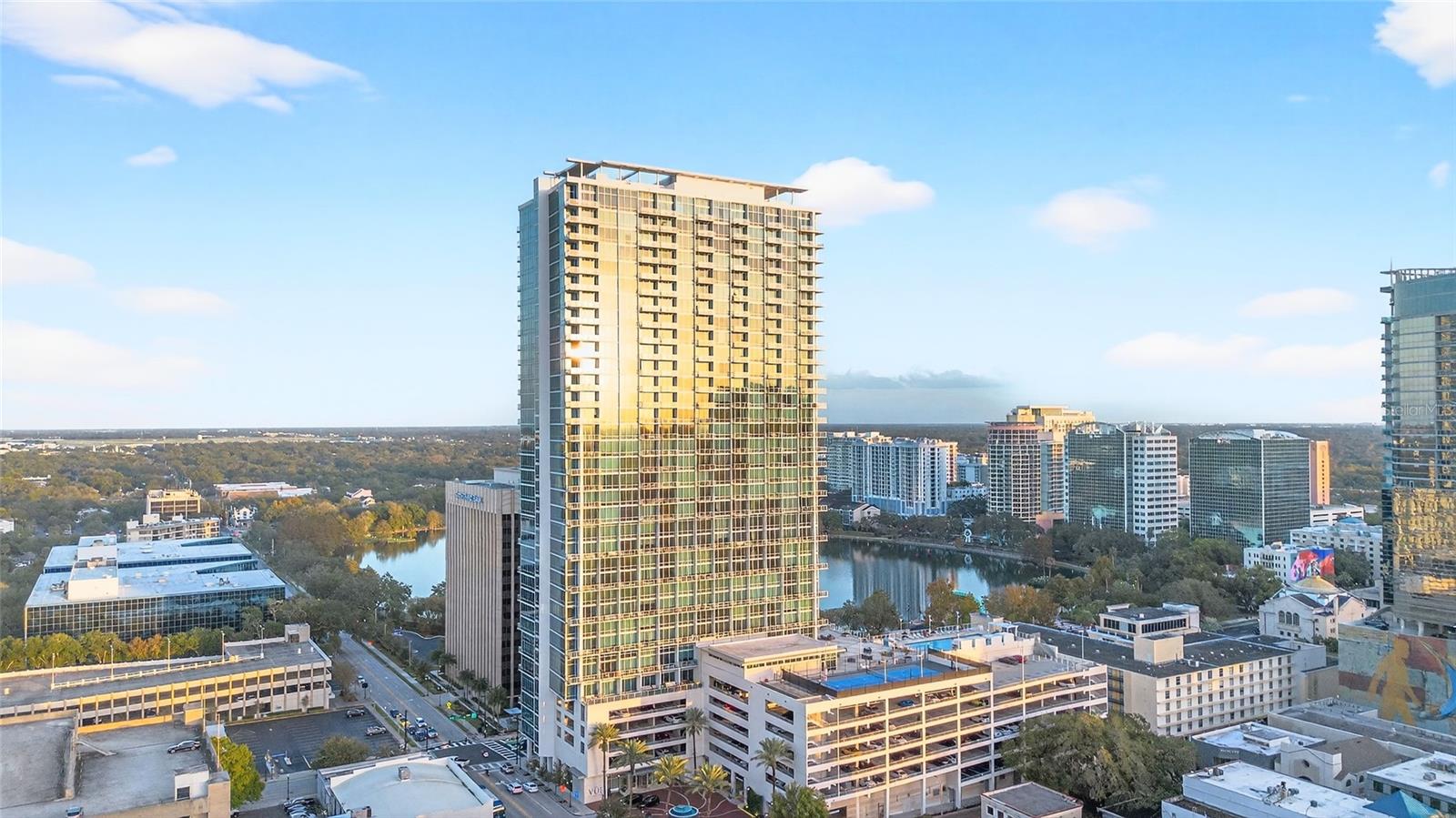 Casas a venda 3 - Jen Dantas 150 E ROBINSON STREET 3106