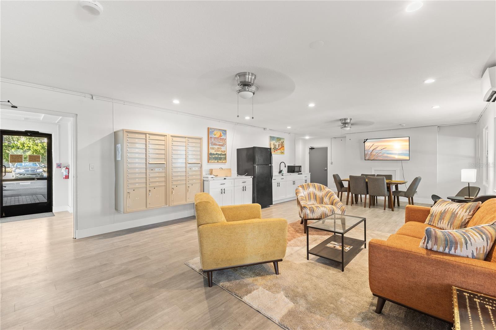 SUNCOAST TOWERS APTS CO-OP - Residential