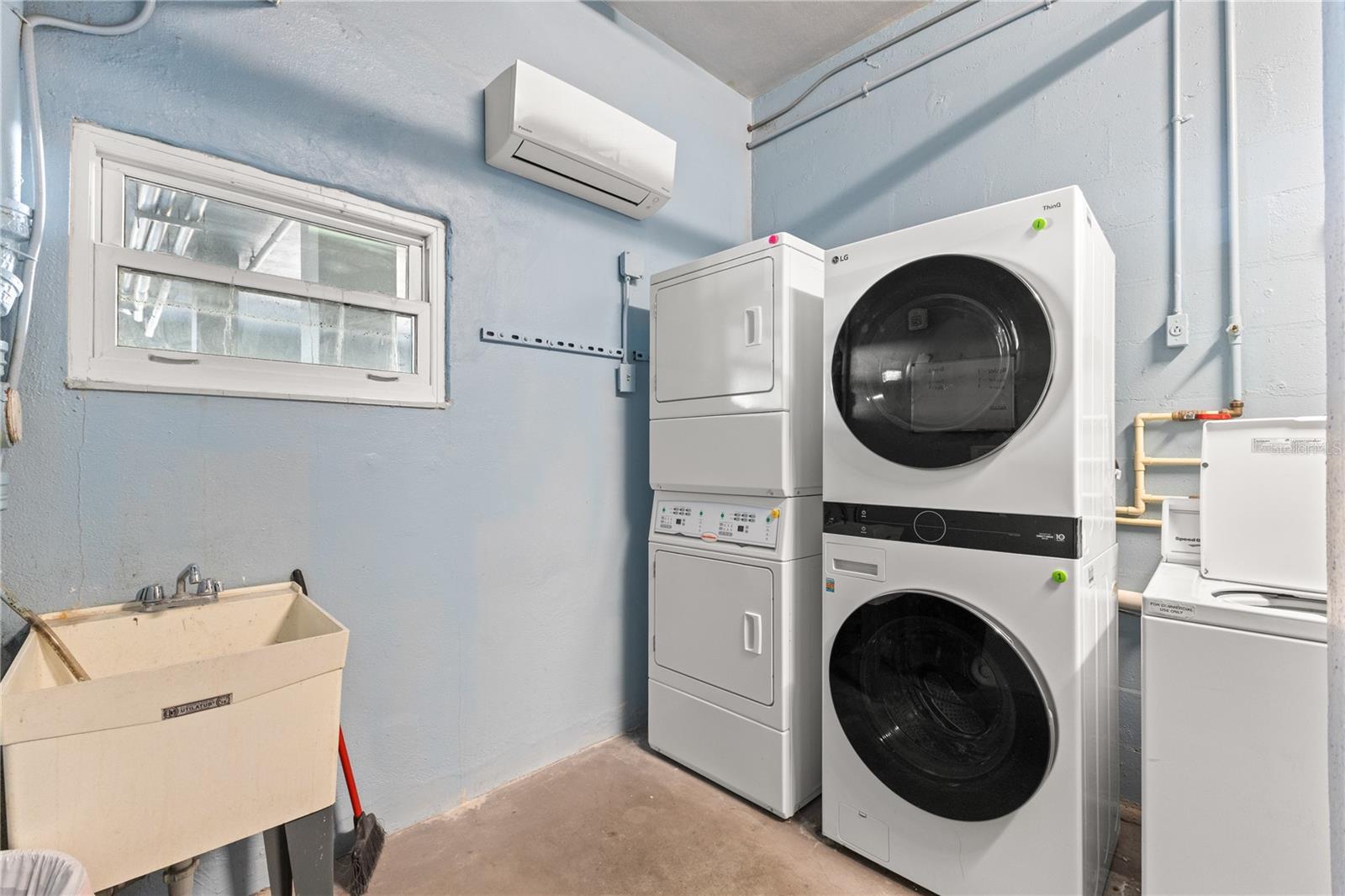 SUNCOAST TOWERS APTS CO-OP - Residential