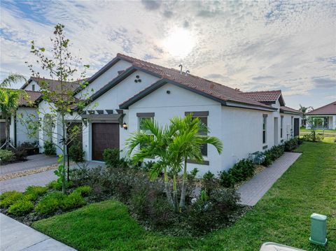 A home in WIMAUMA