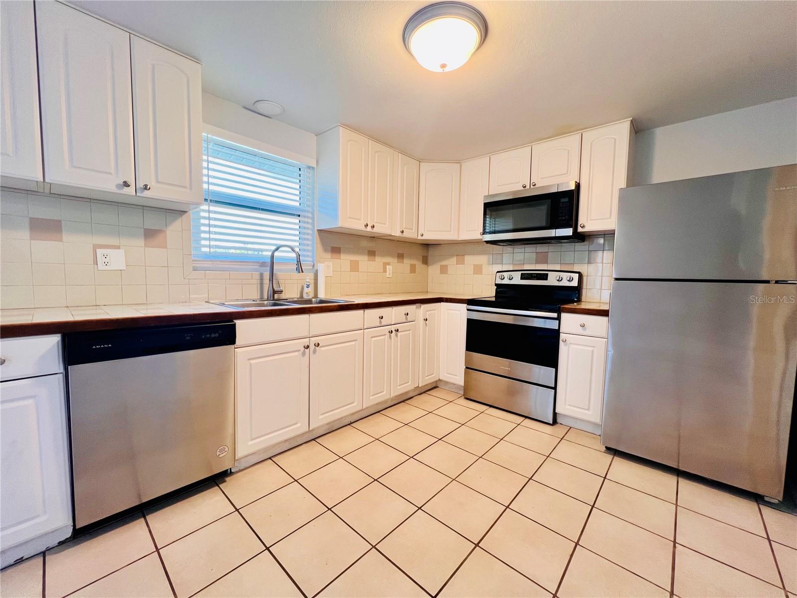 MANASOTA SUB LT 7 BLK J - Residential