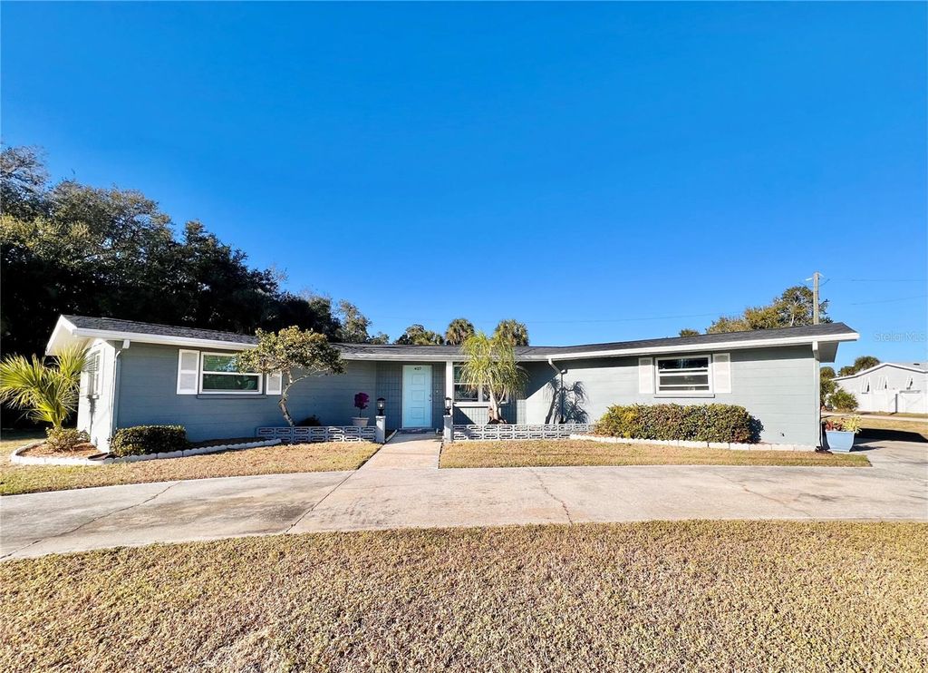 Photo of 402 Belvidere Road, Englewood, FL 34223 (MLS # D6145609)