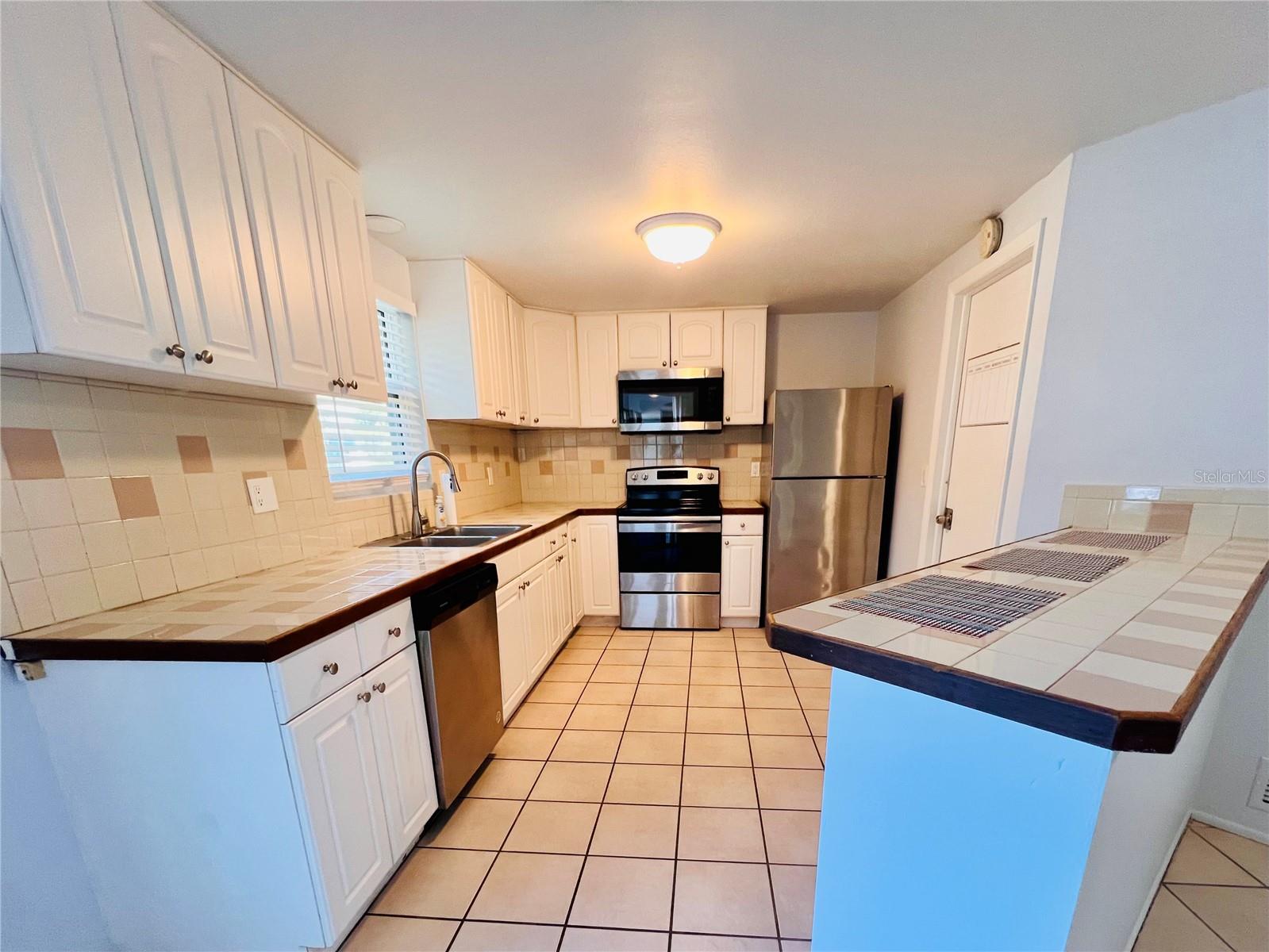 MANASOTA SUB LT 7 BLK J - Residential