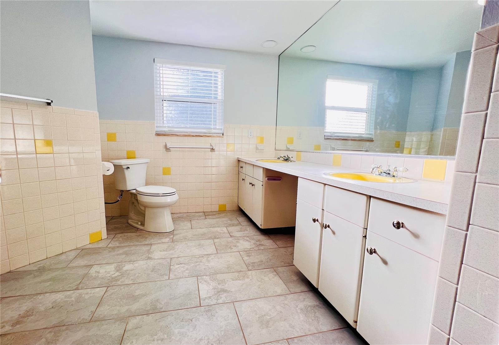 MANASOTA SUB LT 7 BLK J - Residential