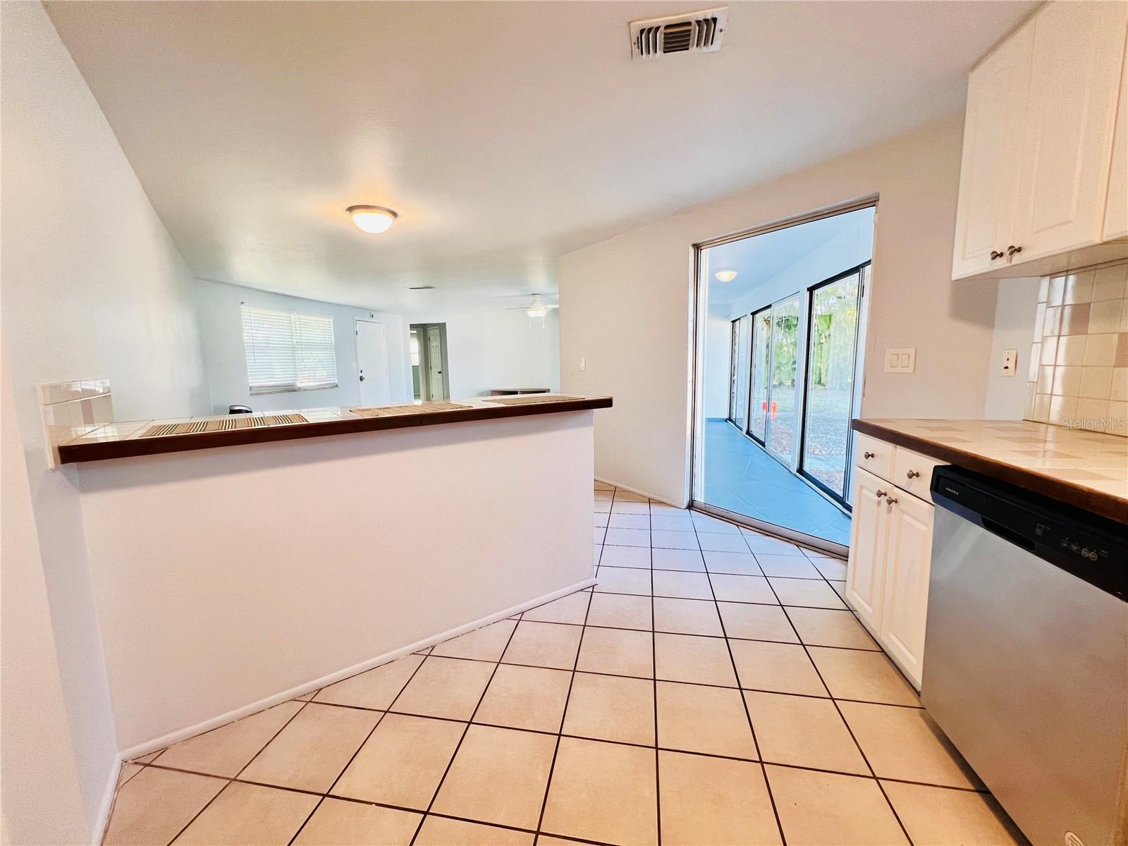 MANASOTA SUB LT 7 BLK J - Residential