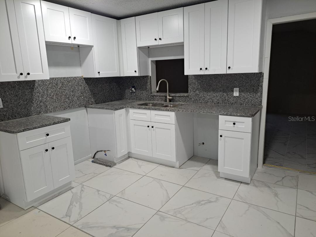 4 N CHRISTIANA AVENUE