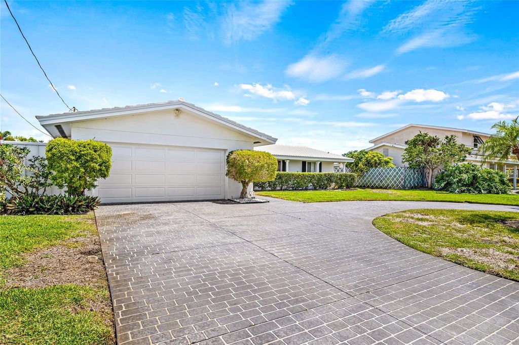 Photo of 4255 13th Lane NE, St Petersburg, FL 33703 (MLS # N6138189)