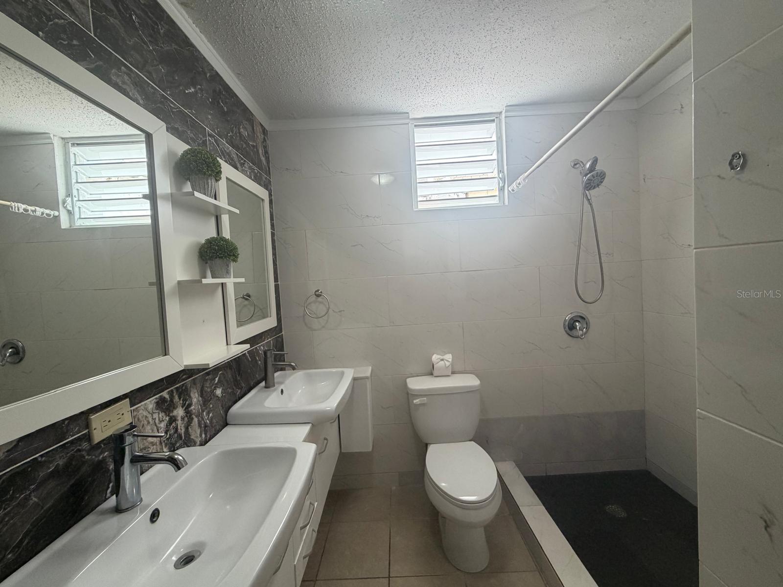 JARDÍN DE LAS FLORES - Residential Lease