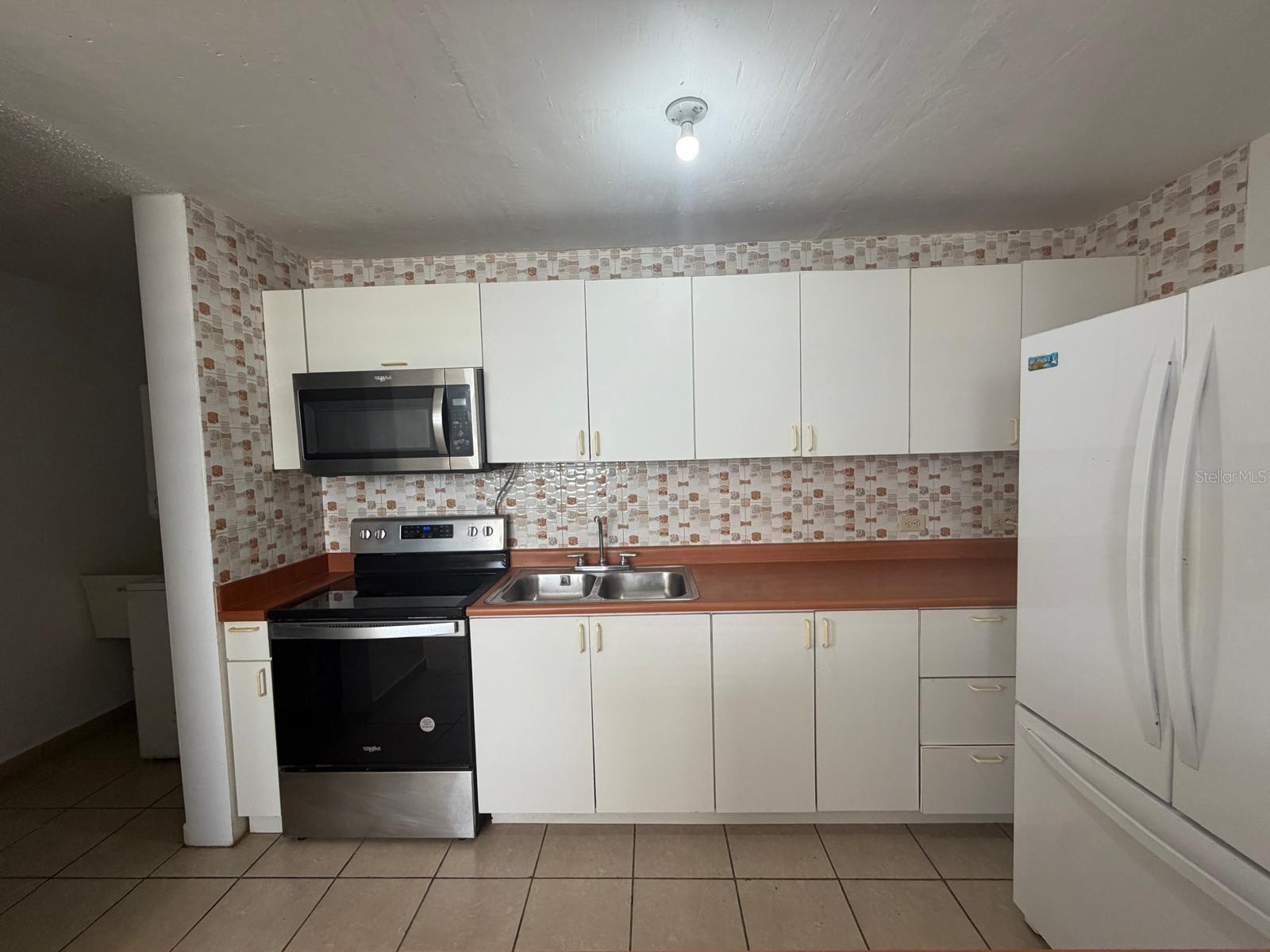 JARDÍN DE LAS FLORES - Residential Lease