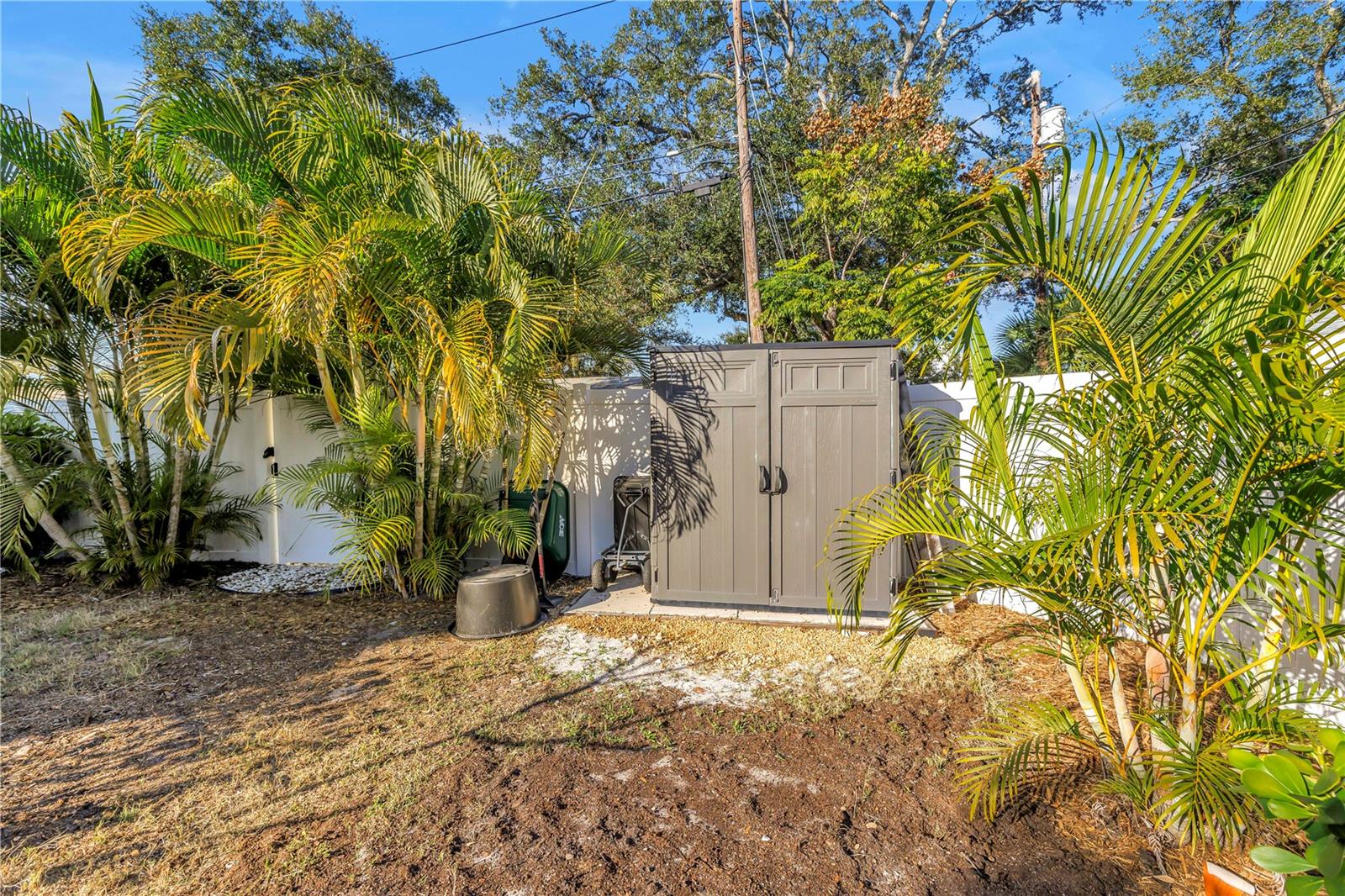 LA SALLE GARDENS BLK A, LOT 7 - Residential