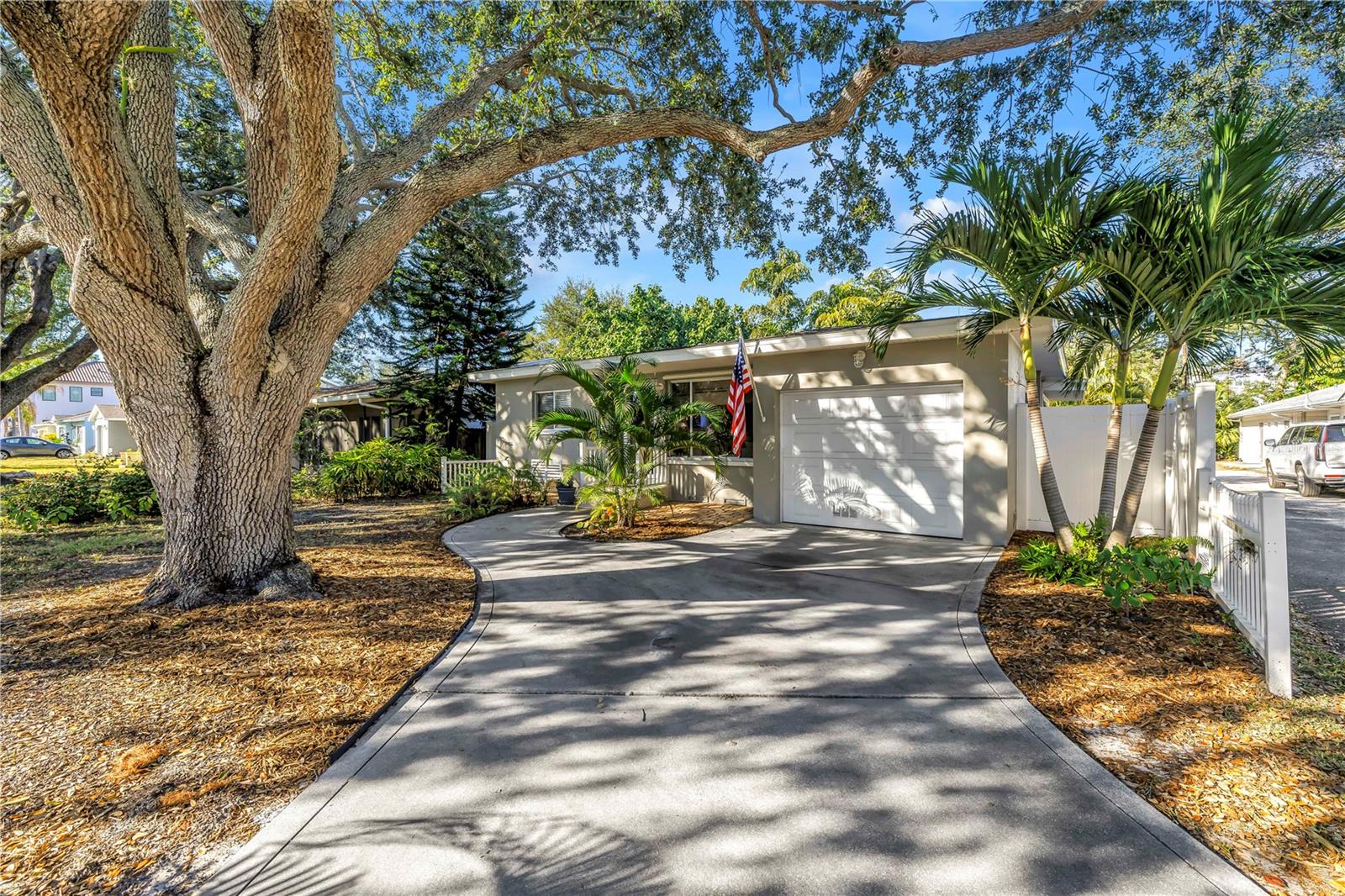 LA SALLE GARDENS BLK A, LOT 7 - Residential