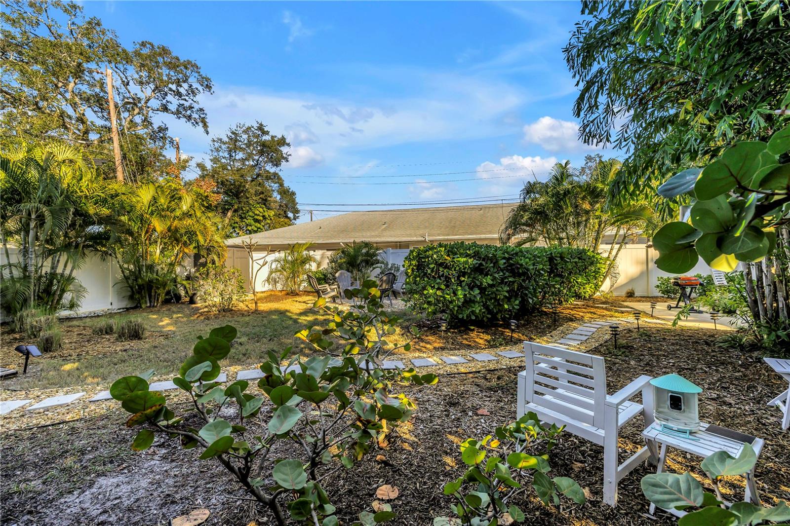 LA SALLE GARDENS BLK A, LOT 7 - Residential