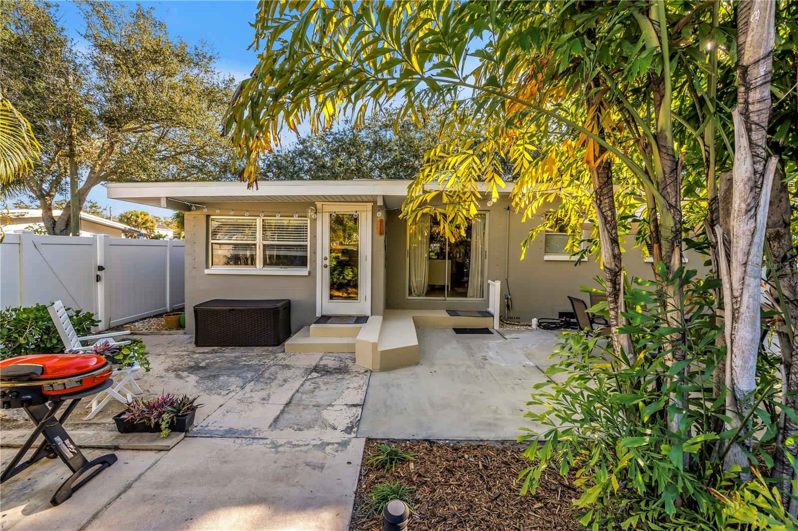 LA SALLE GARDENS BLK A, LOT 7 - Residential