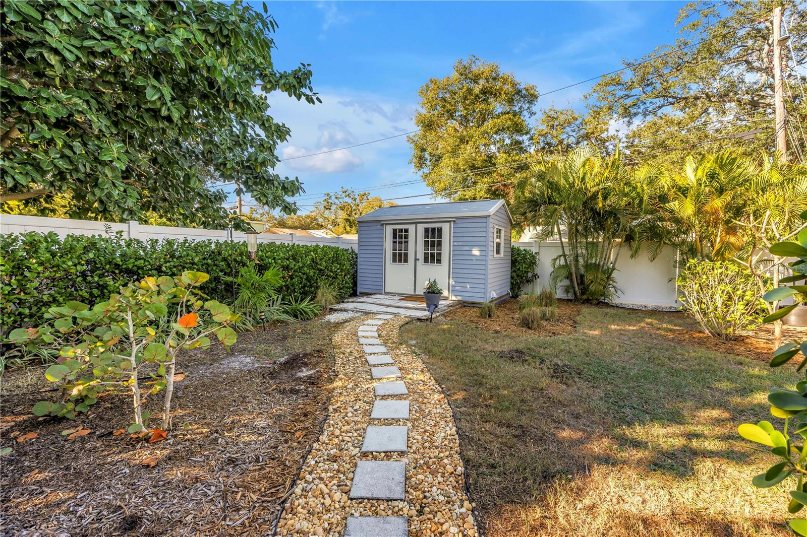 LA SALLE GARDENS BLK A, LOT 7 - Residential