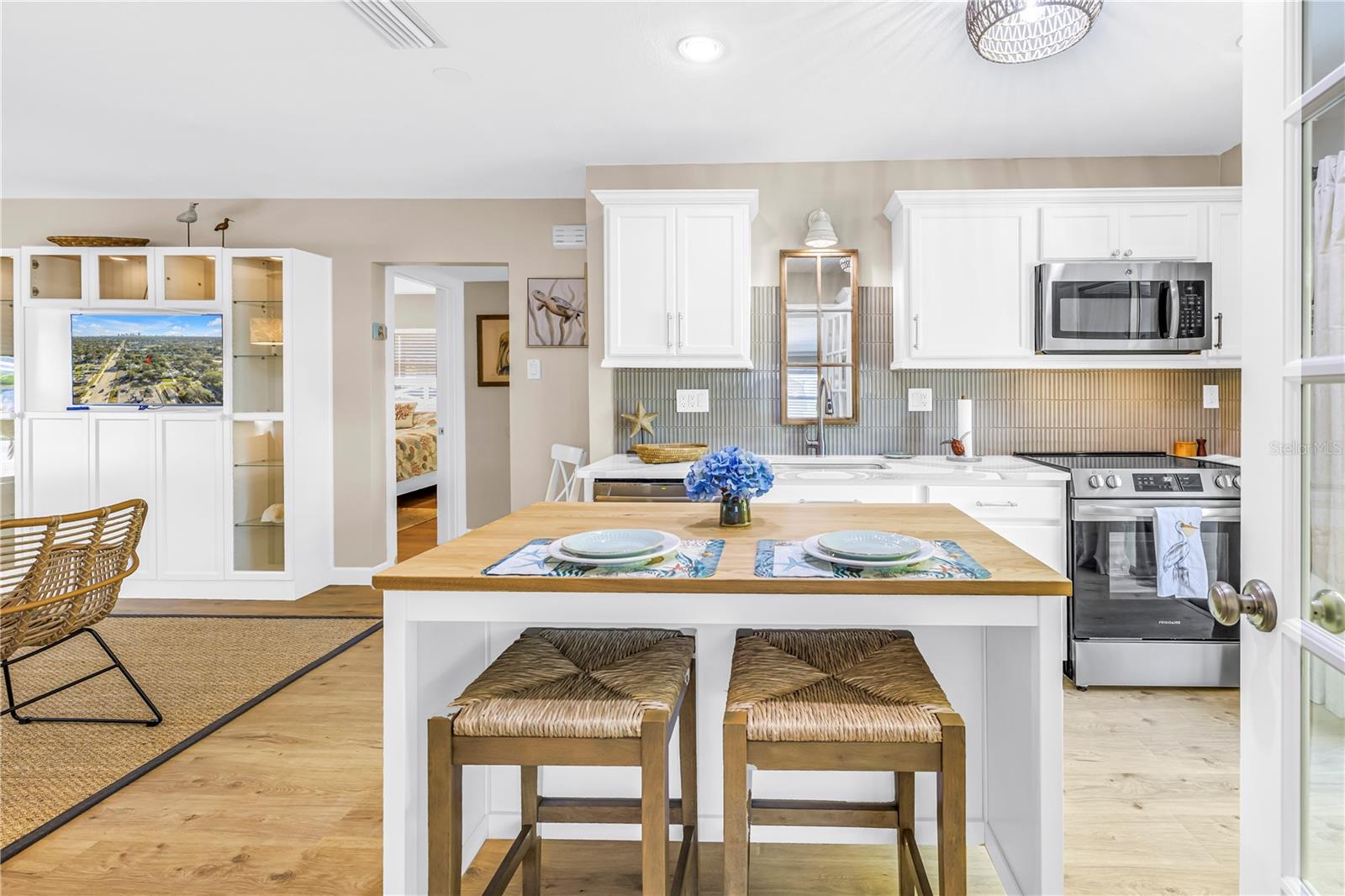 LA SALLE GARDENS BLK A, LOT 7 - Residential