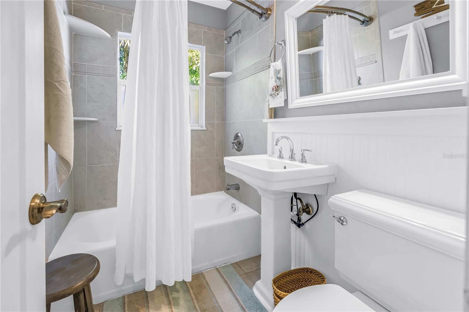 LA SALLE GARDENS BLK A, LOT 7 - Residential