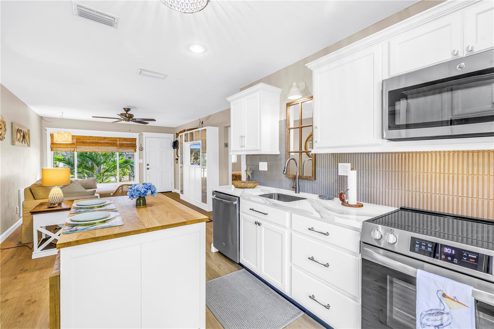 LA SALLE GARDENS BLK A, LOT 7 - Residential