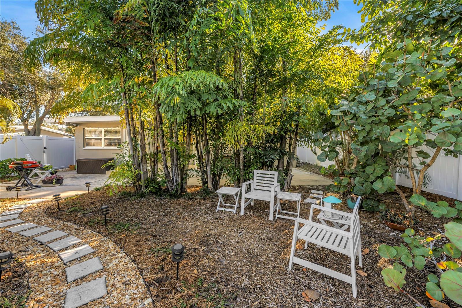 LA SALLE GARDENS BLK A, LOT 7 - Residential