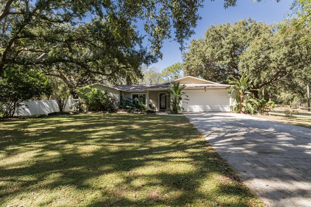 Photo of 6709 9 Iron Court, Wesley Chapel, FL 33544 (MLS # TB8441097)