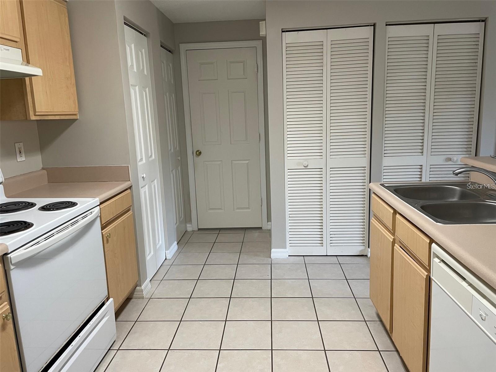 PALMS VILLA RESIDENCES CONDO - Residential Lease