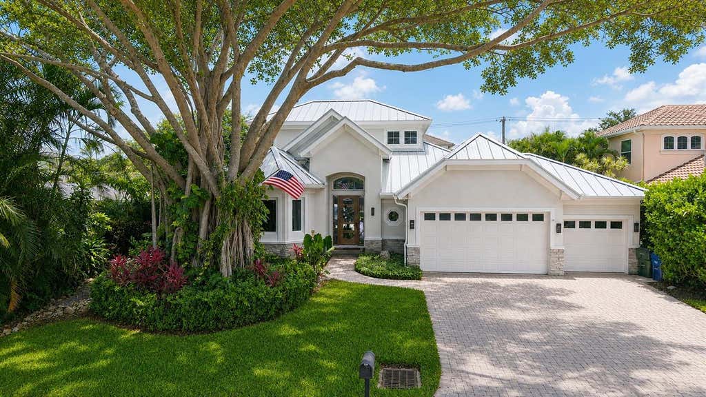 Photo of 3921 Maravic Place, Sarasota, FL 34231 (MLS # A4698526)