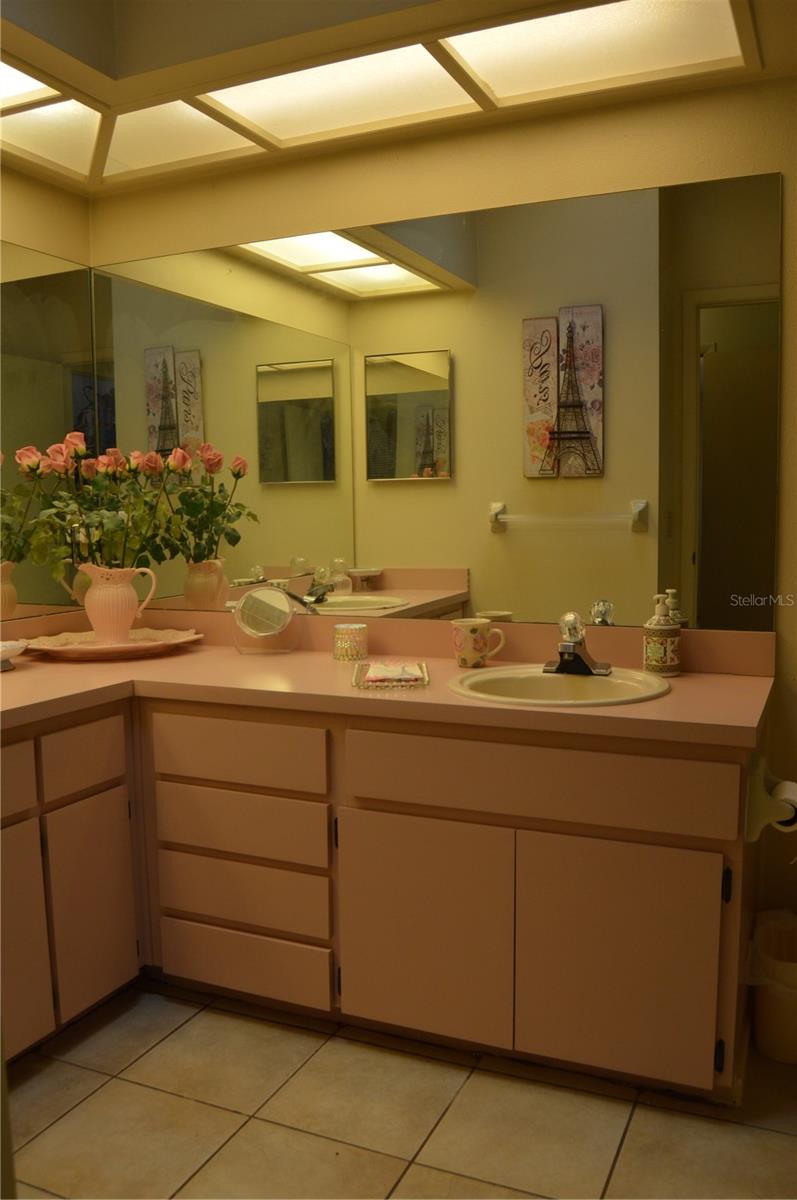 CEDARWOOD VILLAGE CONDO 02 - Residential