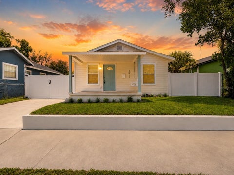 Photo of 3011 N 16th Street, Tampa, FL 33605 (MLS # TB8509278)
