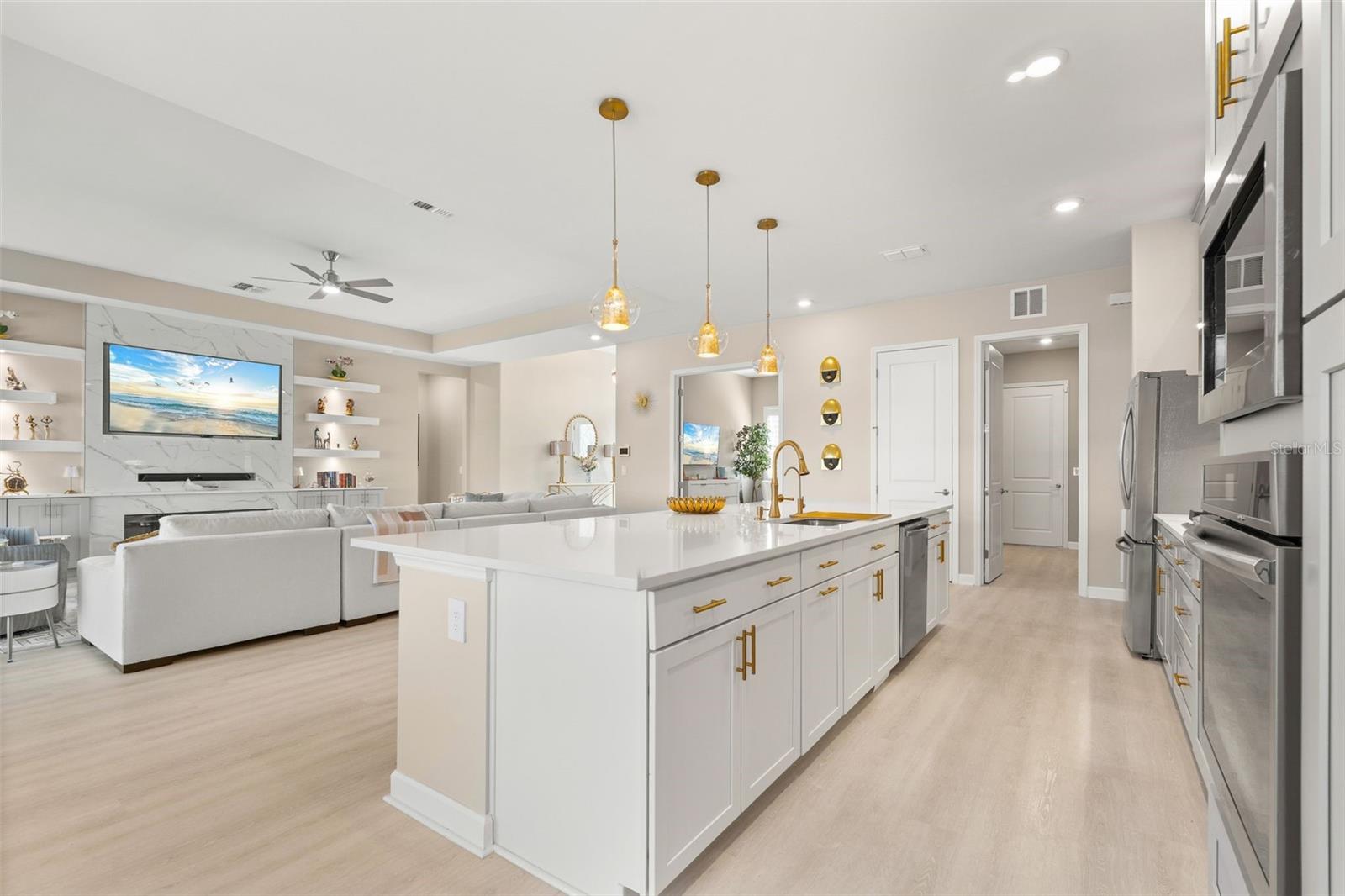 LORRAINE LAKES - Residential