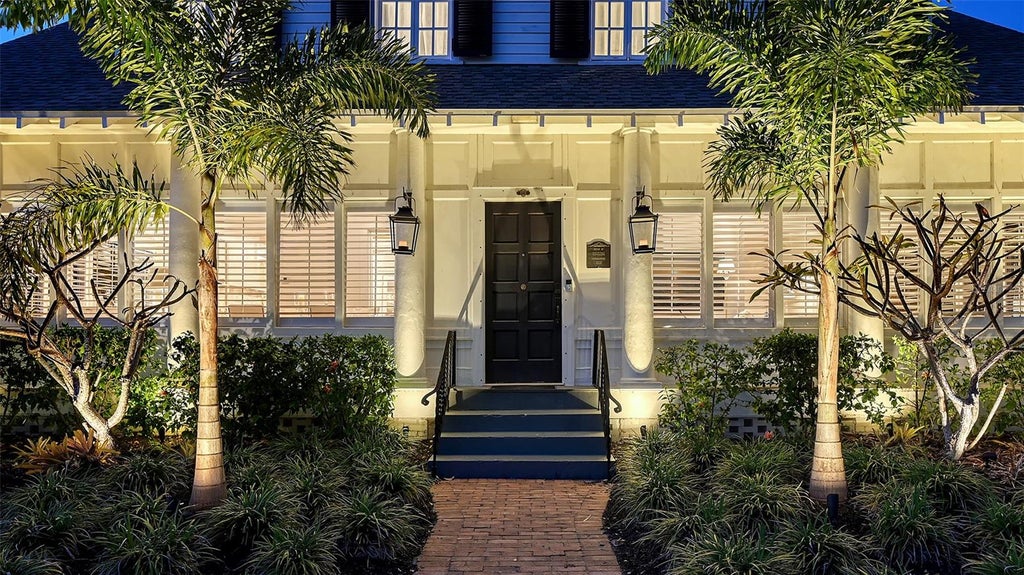 Photo of 7715 Westmoreland Drive, Sarasota, FL 34243 (MLS # A4697116)