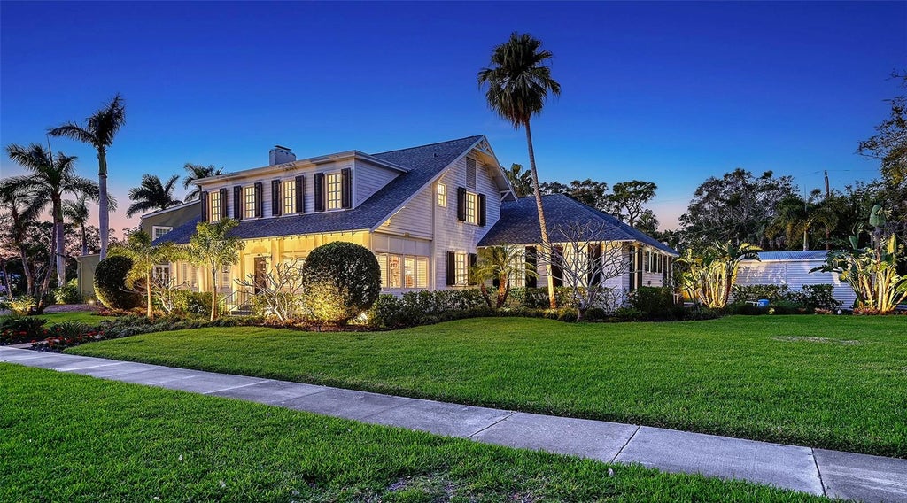 Photo of 7715 Westmoreland Drive, Sarasota, FL 34243 (MLS # A4697116)