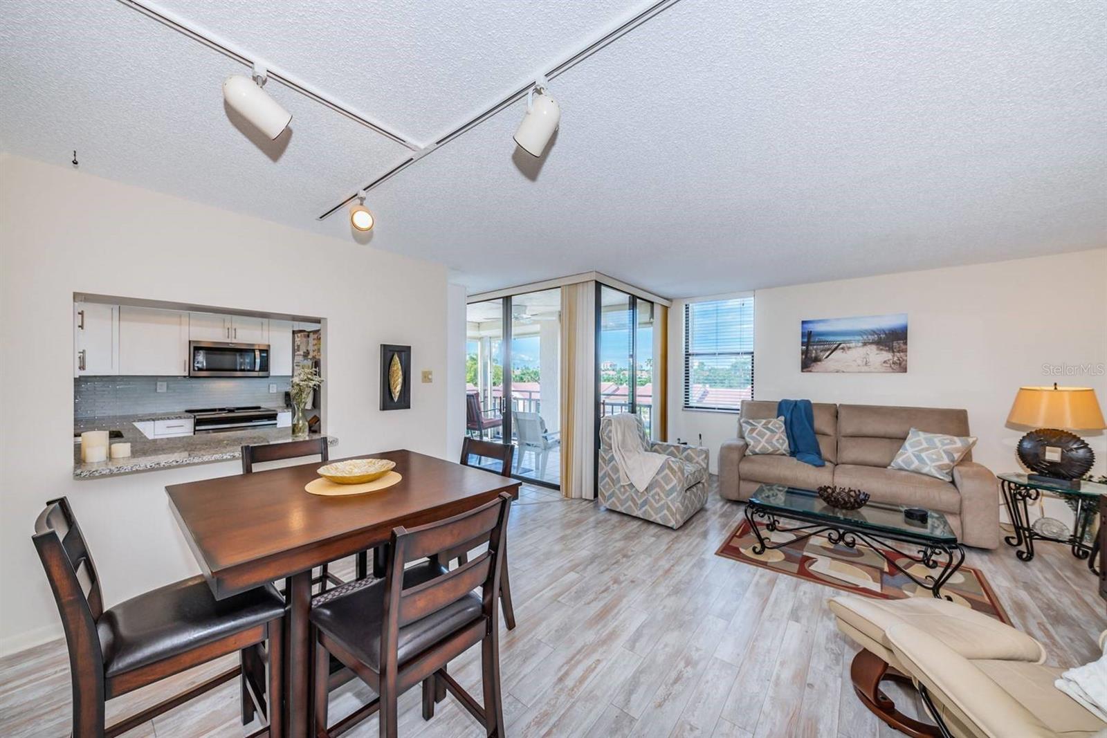 6145 SUN BOULEVARD 404