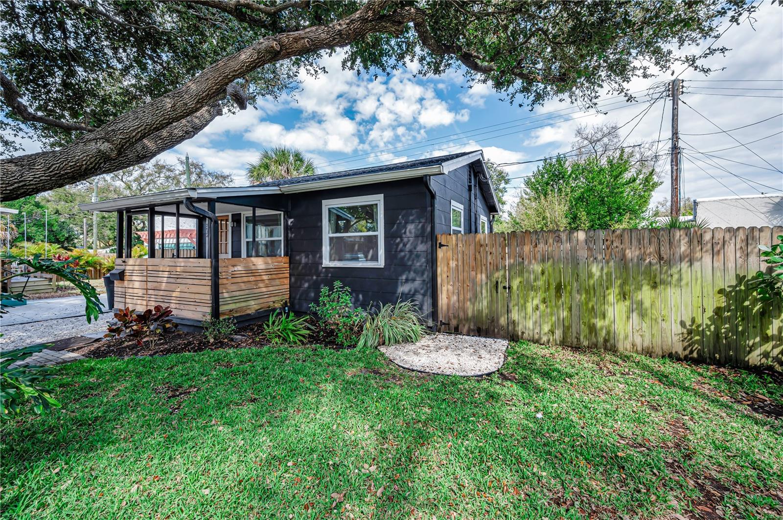 4917 OXFORD AVENUE N