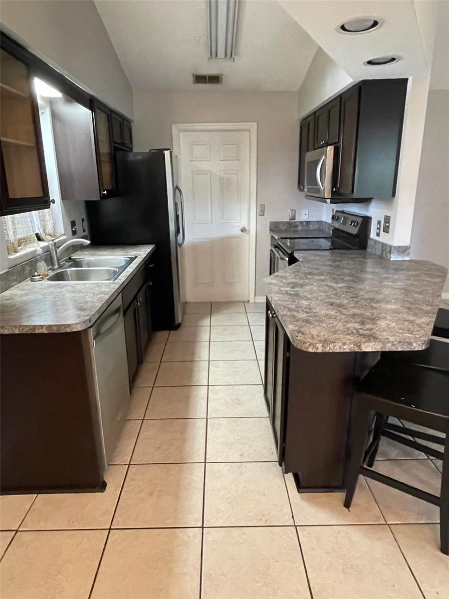 1427 CHAMBERLAIN LOOP