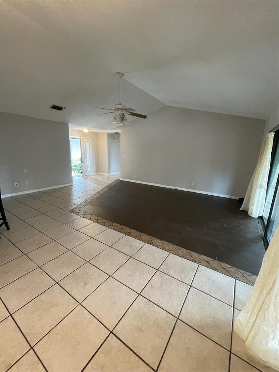 1427 CHAMBERLAIN LOOP