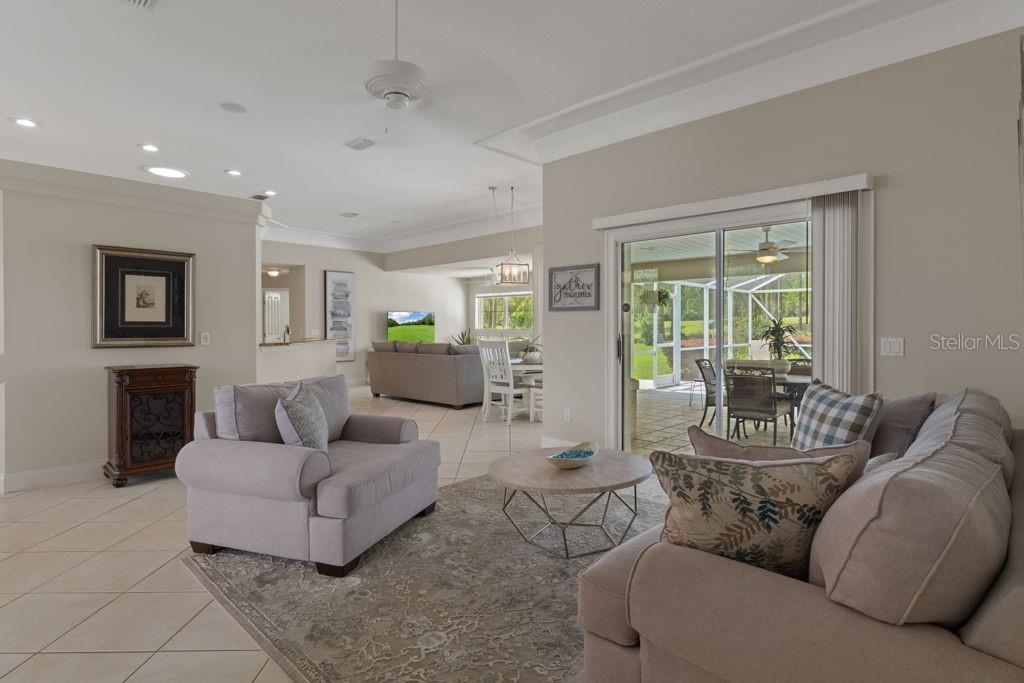 LAKE DIAMOND GOLF - Residential