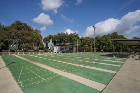 A home in PALMETTO