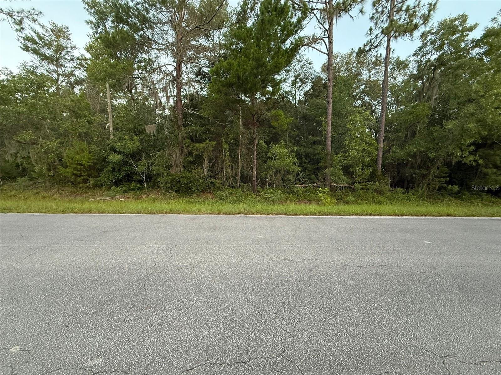 LAKESIDE HILLS - Land