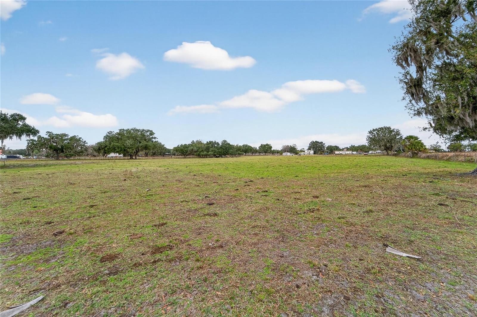 HORSESHOE HILLS ESTATES - Land